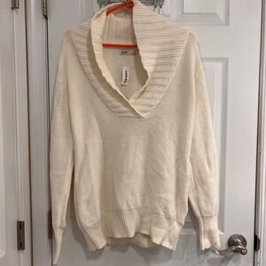 Old Navy NWT Cream Cozy Cowl V Neck Sweater‎